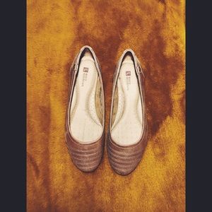 White Mountain • Leather Flat